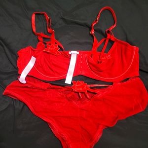 Deep red Christmas set
